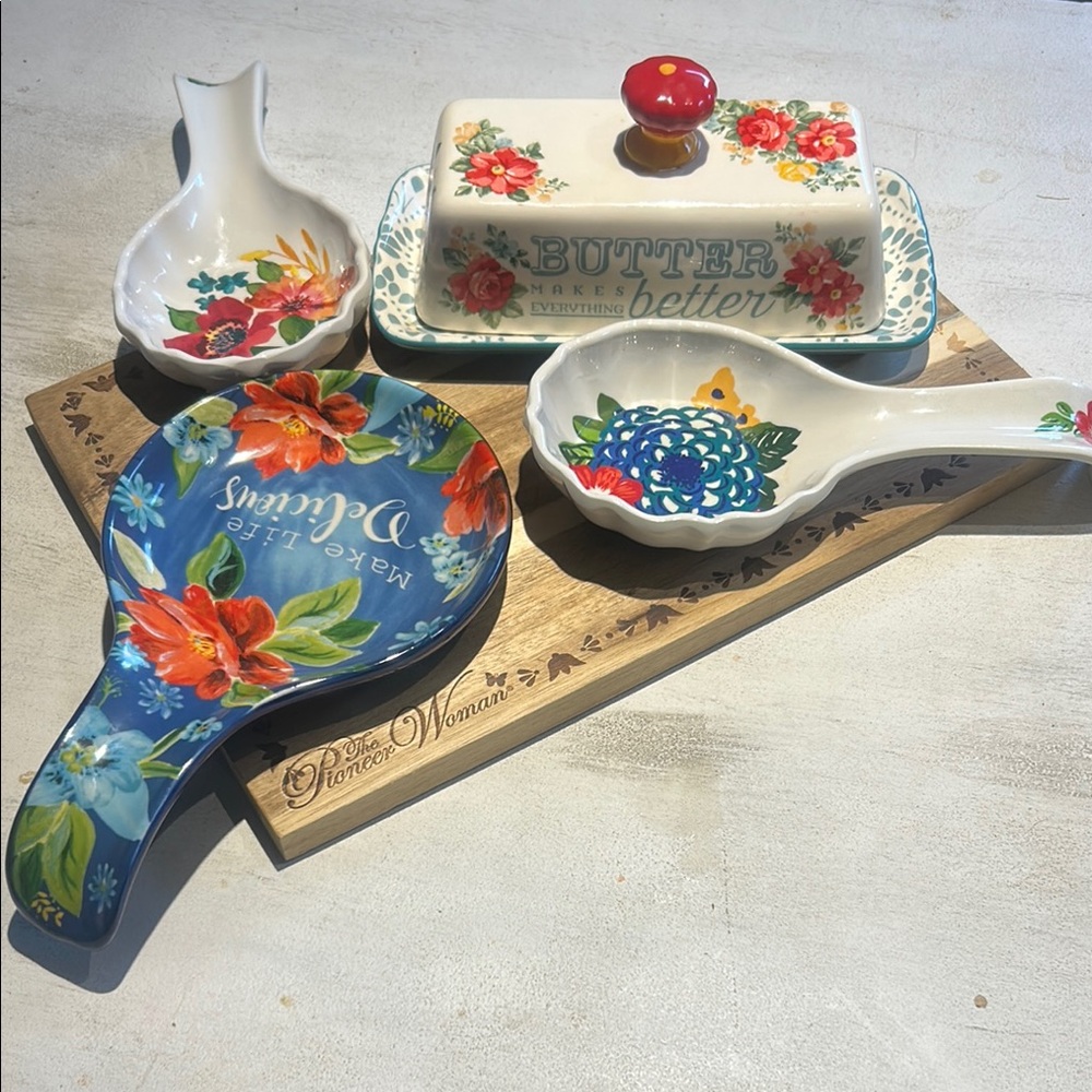 The Pioneer Woman Floral Kitchen Set